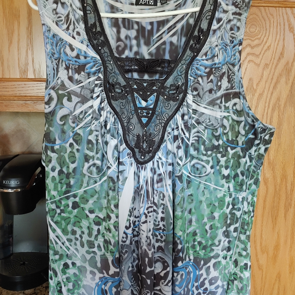 Flowly and comfortable sleeveless top